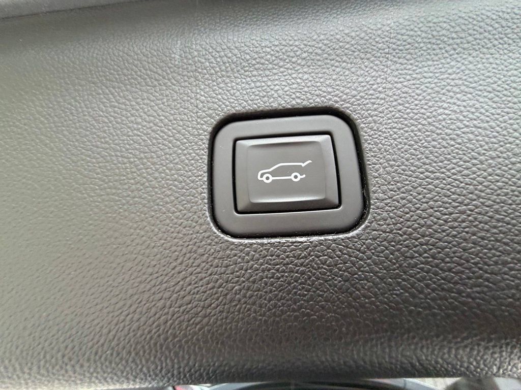Used 2024 Buick Enclave Essence AWD/4WD image 48