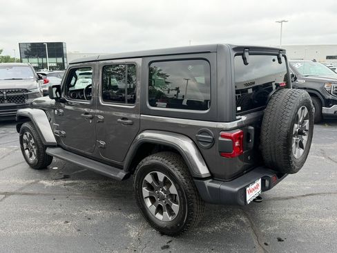Used 2018 Jeep Wrangler Unlimited Sahara w/ Dual Top Group AWD/4WD image 5
