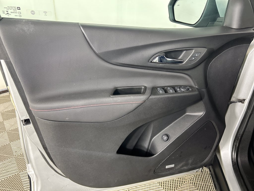 Used 2022 Chevrolet Equinox RS w/ RS Leather Package FWD image 11