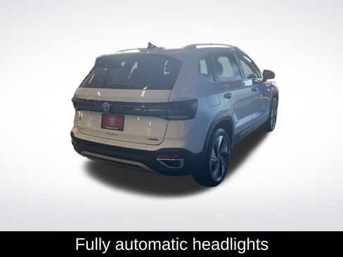 Used 2025 Volkswagen Taos SE AWD/4WD image 16