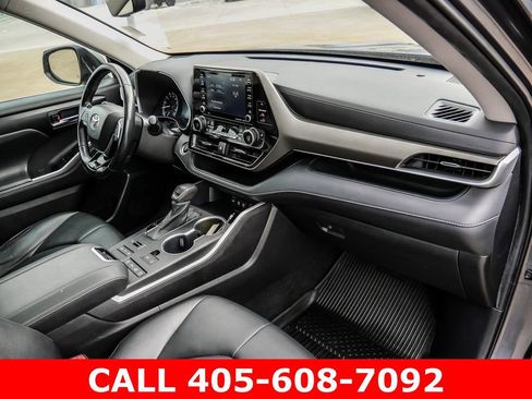 Used 2021 Toyota Highlander XLE AWD/4WD image 15