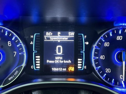 Used 2019 Chrysler Pacifica Touring-L FWD image 18