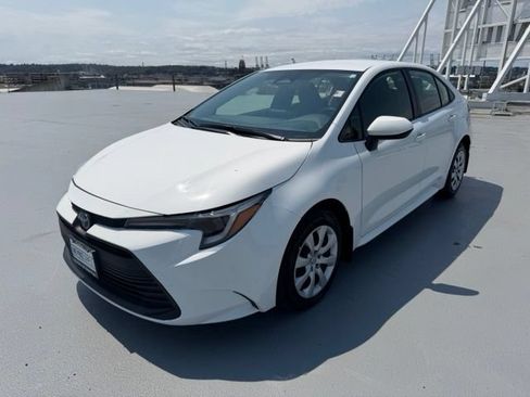 Used 2024 Toyota Corolla LE AWD/4WD image 7