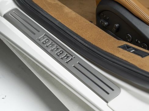 Used 2016 Ferrari 488 GTB Base image 14