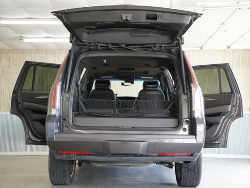 Used 2018 Cadillac Escalade Platinum image 41