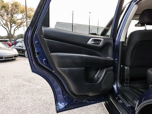 Used 2020 Nissan Pathfinder S image 51