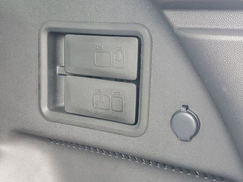 Used 2024 Chevrolet Equinox LT image 31