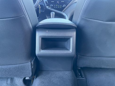 Used 2021 Toyota Camry LE image 32