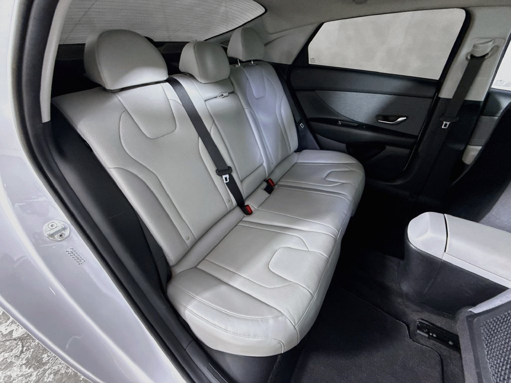 Used 2023 Hyundai Elantra Limited FWD image 31