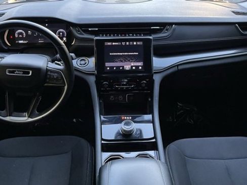 Used 2022 Jeep Grand Cherokee Laredo w/ Luxury Tech Group I image 16