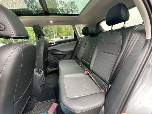 Used 2023 Volkswagen Taos SE w/ Panoramic Sunroof Package FWD image 28