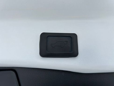 Used 2025 Toyota RAV4 XLE w/ Convenience Package image 18