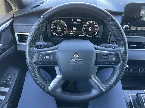 Used 2023 Mitsubishi Outlander SE Black Edition image 23