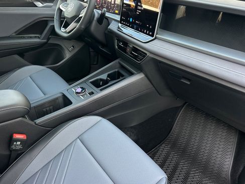 New 2026 Volkswagen Tiguan SE R-Line FWD image 14