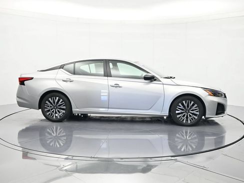 Certified 2024 Nissan Altima 2.5 SV FWD image 4
