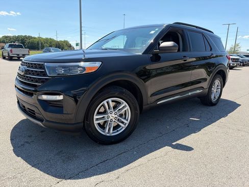 Used 2023 Ford Explorer XLT w/ Equipment Group 202A AWD/4WD image 3