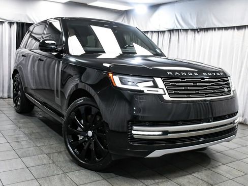 Used 2025 Land Rover Range Rover SE AWD/4WD image 3