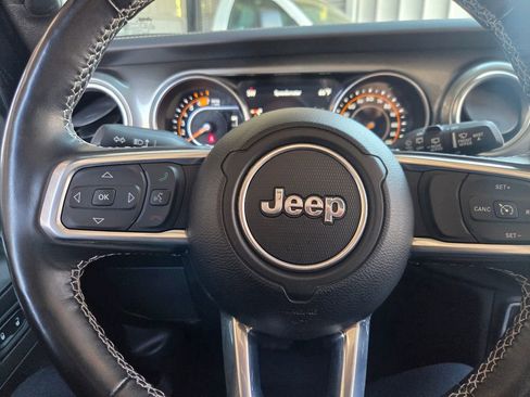 Used 2023 Jeep Wrangler Unlimited Sahara w/ LED Lighting Group AWD/4WD image 8