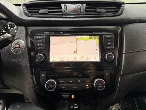 Used 2020 Nissan Rogue SV w/ Premium Package image 14