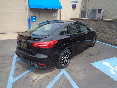 Used 2016 Ford Focus SE w/ SE Sport Package FWD image 6