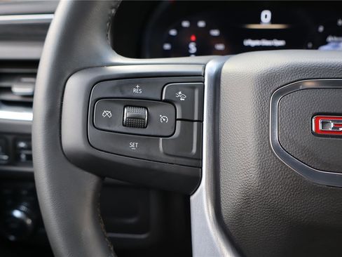 Used 2023 GMC Yukon XL SLT image 18