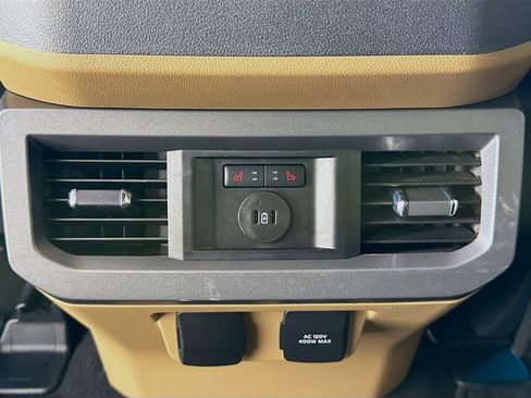 Used 2023 Ford F250 Lariat w/ Chrome Package image 26