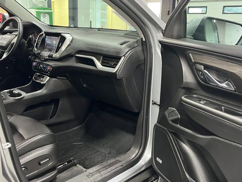 Certified 2024 GMC Terrain SLT w/ Infotainment Package II image 9