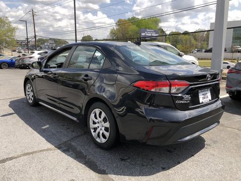 Used 2021 Toyota Corolla LE image 3