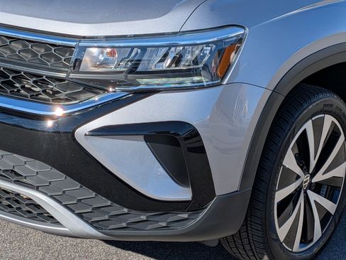 Used 2023 Volkswagen Taos SE w/ Panoramic Sunroof Package image 9