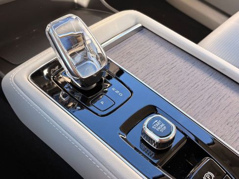 New 2026 Volvo XC90 B6 Ultra image 31