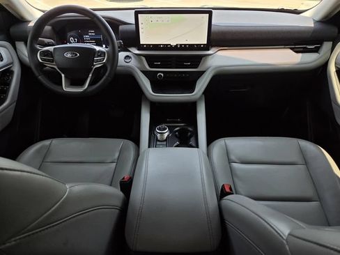 Used 2025 Ford Explorer Active w/ Active Comfort Package RWD image 12