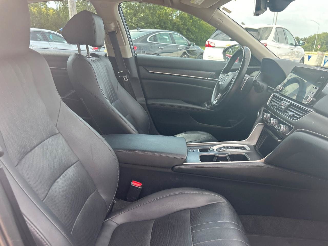 Used 2020 Honda Accord Touring image 25
