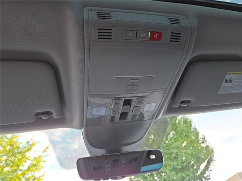 Certified 2025 Volkswagen Taos SEL image 21