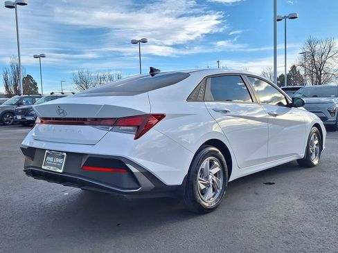 Certified 2025 Hyundai Elantra SE image 3