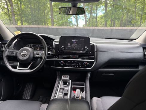 Used 2025 Nissan Pathfinder SV FWD image 28