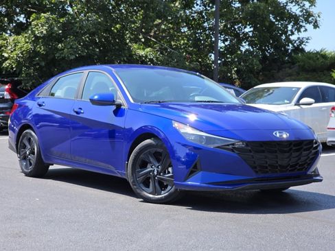 Used 2023 Hyundai Elantra SEL FWD image 2