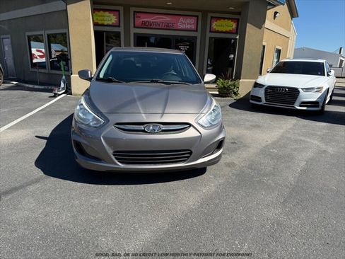 Used 2017 Hyundai Accent SE FWD image 2