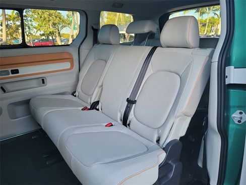 Used 2025 Volkswagen ID. Buzz 1st Edition image 8