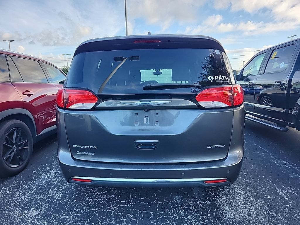 Used 2020 Chrysler Pacifica Limited FWD image 2