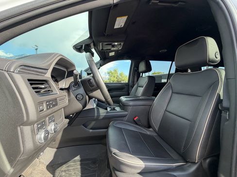Used 2023 GMC Yukon XL SLT w/ SLT Luxury Package AWD/4WD image 9