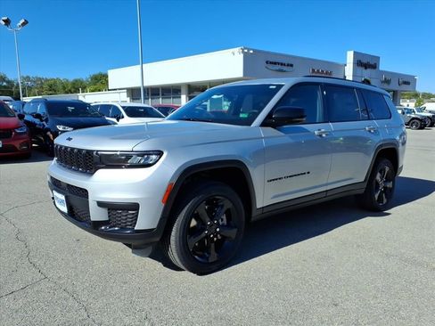 New 2025 Jeep Grand Cherokee L Altitude image 8