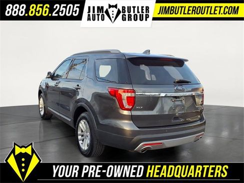 Used 2016 Ford Explorer XLT image 2