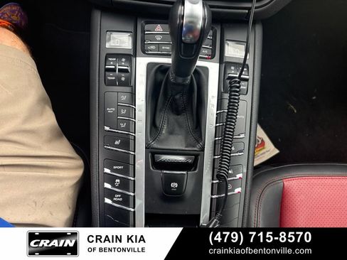 Used 2021 Porsche Macan AWD/4WD image 23