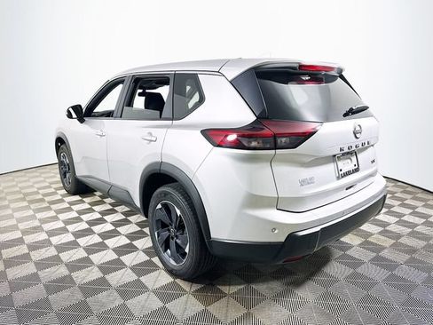 Used 2024 Nissan Rogue SV FWD image 5