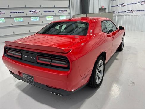 Used 2019 Dodge Challenger SXT RWD image 8