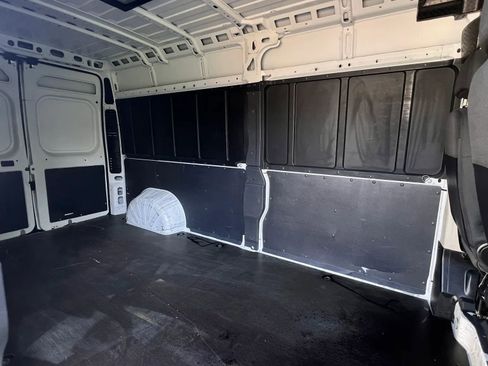 Used 2020 RAM ProMaster 2500 w/ Premium Appearance Group FWD image 15