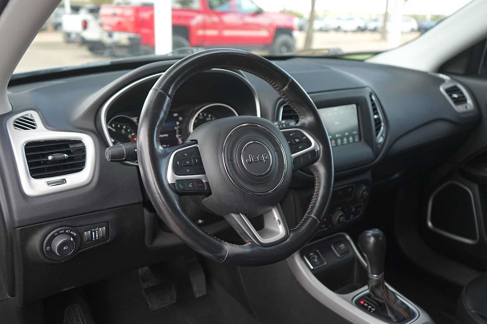Used 2021 Jeep Compass Latitude w/ Convenience Group FWD image 2