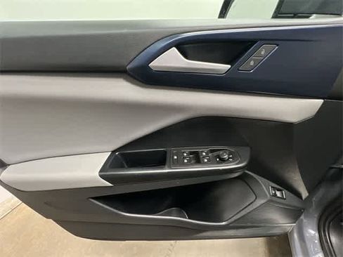 Certified 2023 Volkswagen Taos SE image 17