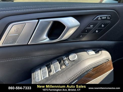 Used 2020 BMW X7 M50i image 12