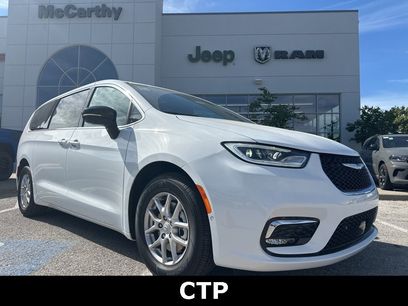 New 2026 Chrysler Pacifica Select